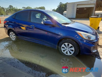 Czwarte zdjęcie samochodu z boku: 2017 HYUNDAI ACCENT SE VIN:KMHCT4AE3HU224837 - miniatura