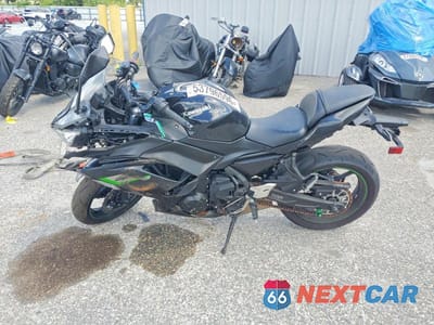 Trzecie zdjęcie samochodu z tyłu: 2025 KAWASAKI EX650 VIN:ML5EXER14SDAE4727 - miniatura