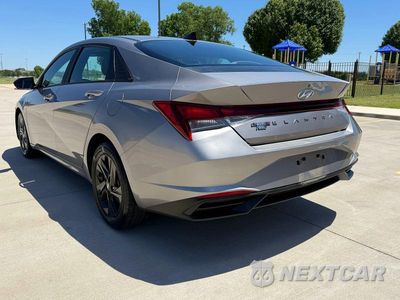 Trzecie zdjęcie samochodu z tyłu: 2021 HYUNDAI ELANTRA SEL VIN:KMHLM4AG3MU192044 - miniatura