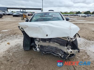 Piąte zdjęcie samochodu w środku: 2023 MERCEDES-BENZ C 300 VIN:W1KWK8DB0PG119303 - miniatura
