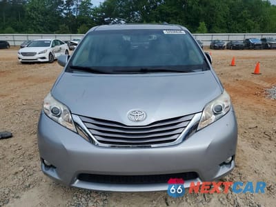 Piąte zdjęcie samochodu w środku: 2015 TOYOTA SIENNA XLE 8-PASSENGER VIN:5TDYK3DC8FS631779 - miniatura