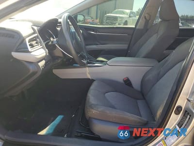 Zdjęcie 7 z 12 samochodu: 2018 TOYOTA CAMRY L VIN:4T1B11HK8JU561702 - miniatura