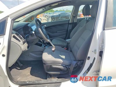 Zdjęcie 7 z 12 samochodu: 2018 KIA FORTE LX VIN:3KPFK4A78JE221331 - miniatura