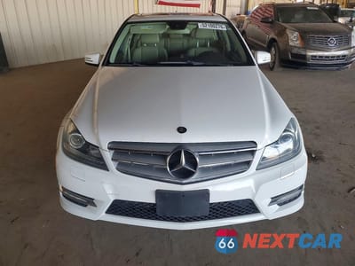 Piąte zdjęcie samochodu w środku: 2013 MERCEDES-BENZ C 250 VIN:WDDGF4HB5DR271380 - miniatura