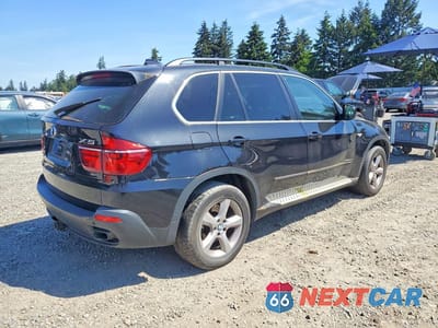 Trzecie zdjęcie samochodu z tyłu: 2011 BMW X5 XDRIVE50I VIN:5UXZV8C5XBL421027 - miniatura