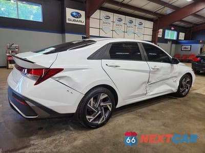 Trzecie zdjęcie samochodu z tyłu: 2025 HYUNDAI ELANTRA SEL SPORT VIN:KMHLM4DG0SU094582 - miniatura