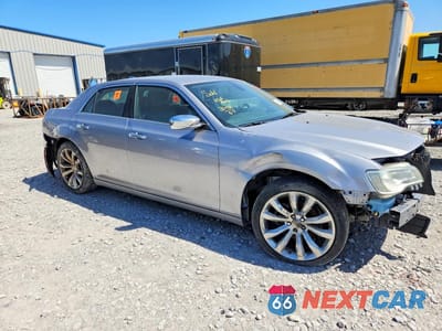 Czwarte zdjęcie samochodu z boku: 2018 CHRYSLER 300 LIMITED VIN:2C3CCAEGXJH145936 - miniatura