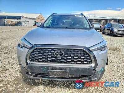 Piąte zdjęcie samochodu w środku: 2023 TOYOTA COROLLA CROSS XLE VIN:7MUDAABG8PV048146 - miniatura
