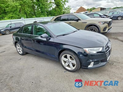 Czwarte zdjęcie samochodu z boku: 2018 AUDI A3 PREMIUM VIN:WAUAUGFF6J1045871 - miniatura