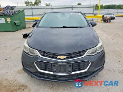 Piąte zdjęcie samochodu w środku: 2017 CHEVROLET CRUZE LT VIN:1G1BE5SM3H7122872 - miniatura