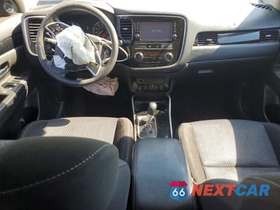 Zdjęcie 8 z 14 samochodu: 2019 MITSUBISHI OUTLANDER ES VIN:JA4AD2A32KZ047617 - miniatura
