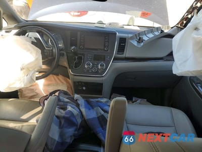Zdjęcie 8 z 13 samochodu: 2018 TOYOTA SIENNA XLE 8-PASSENGER VIN:5TDYZ3DC0JS914357 - miniatura