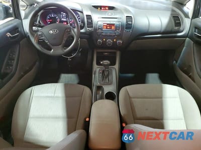 Zdjęcie 8 z 12 samochodu: 2016 KIA FORTE LX VIN:KNAFK4A69G5540049 - miniatura