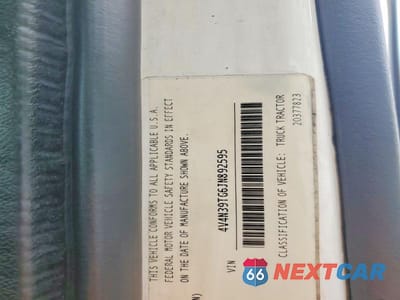 Zdjęcie 10 z 10 samochodu: 2018 VOLVO VNL SEMI TRUCK VIN:4V4N39TG6JN892595 - miniatura