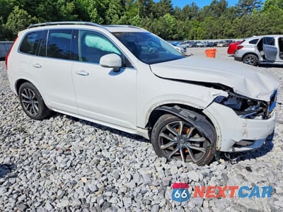 Czwarte zdjęcie samochodu z boku: 2016 VOLVO XC90 T6 VIN:YV4A22PK3G1036350 - miniatura