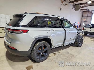 Trzecie zdjęcie samochodu z tyłu: 2023 JEEP GRAND CHEROKEE LAREDO VIN:1C4RJHAG7P8765670 - miniatura