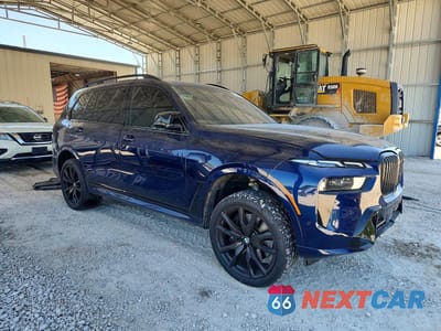 Czwarte zdjęcie samochodu z boku: 2024 BMW X7 M60I VIN:5UX33EM03R9U74947 - miniatura