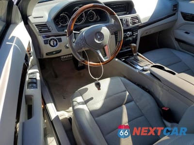Zdjęcie 8 z 12 samochodu: 2013 MERCEDES-BENZ E 350 VIN:WDDKJ5KB3DF219058 - miniatura
