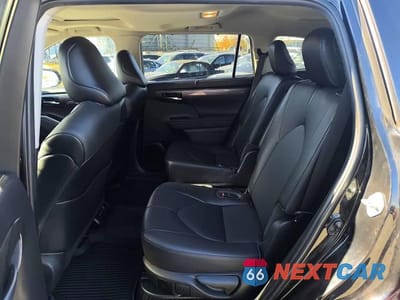 Zdjęcie 11 z 14 samochodu: 2023 TOYOTA HIGHLANDER HYBRID VIN:5TDYARAH2PS519034 - miniatura