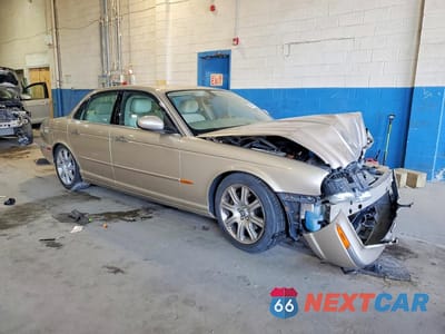 Czwarte zdjęcie samochodu z boku: 2004 JAGUAR XJ8 VIN:SAJWA71C74SG29780 - miniatura