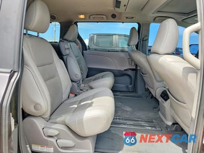 Zdjęcie 11 z 13 samochodu: 2019 TOYOTA SIENNA XLE PREMIUM 8-PASSENGER VIN:5TDYZ3DC6KS995012 - miniatura