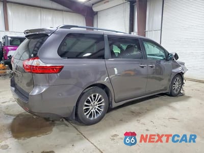 Trzecie zdjęcie samochodu z tyłu: 2019 TOYOTA SIENNA XLE PREMIUM 8-PASSENGER VIN:5TDYZ3DC0KS987651 - miniatura