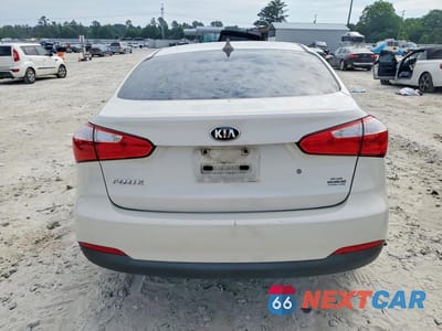 Zdjęcie 6 z 12 samochodu: 2015 KIA FORTE LX VIN:KNAFK4A63F5312580 - miniatura