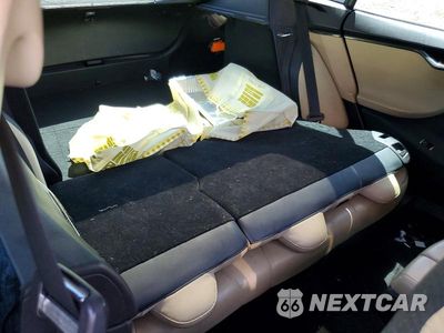 Zdjęcie 10 z 13 samochodu: 2014 TESLA MODEL S VIN:5YJSA1H16EFP35793 - miniatura