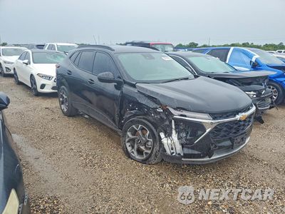Czwarte zdjęcie samochodu z boku: 2025 CHEVROLET TRAX 1LT VIN:KL77LHEP6SC285053 - miniatura