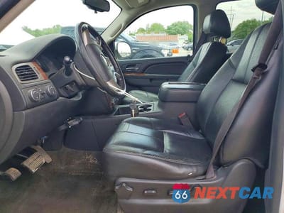 Zdjęcie 7 z 13 samochodu: 2013 CHEVROLET SUBURBAN K1500 LT VIN:1GNSKJE7XDR243743 - miniatura