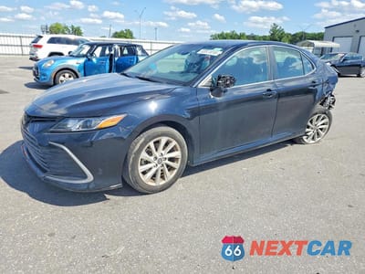 2022 TOYOTA CAMRY LE 4T1C11AK8NU625502 - główne zdjęcie licytacji z USA - miniatura
