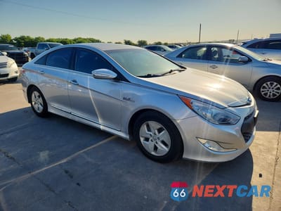 Czwarte zdjęcie samochodu z boku: 2012 HYUNDAI SONATA HYBRID VIN:KMHEC4A45CA031244 - miniatura