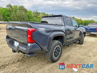 Trzecie zdjęcie samochodu z tyłu: 2026 TOYOTA TACOMA TRD OFF-ROAD VIN:3TMLB5JN5TM238006 - miniatura