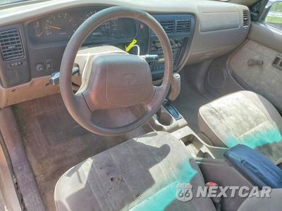 Zdjęcie 8 z 13 samochodu: 2000 TOYOTA TACOMA PRERUNNER VIN:4TANM92NXYZ670715 - miniatura