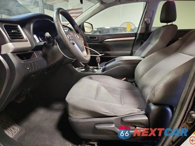 Zdjęcie 7 z 13 samochodu: 2016 TOYOTA HIGHLANDER LE VIN:5TDBKRFH3GS228666 - miniatura
