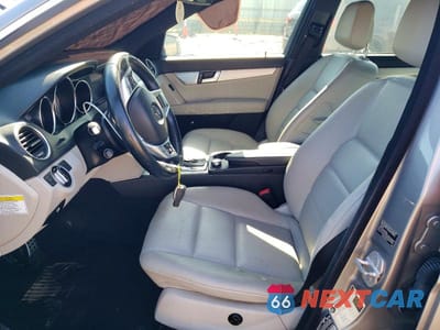 Zdjęcie 7 z 13 samochodu: 2013 MERCEDES-BENZ C 250 VIN:WDDGF4HB3DA848762 - miniatura