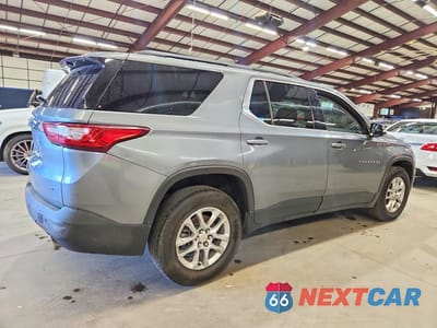 Trzecie zdjęcie samochodu z tyłu: 2020 CHEVROLET TRAVERSE LT VIN:1GNEVGKW8LJ256216 - miniatura
