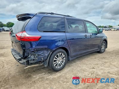 Trzecie zdjęcie samochodu z tyłu: 2019 TOYOTA SIENNA XLE PREMIUM 8-PASSENGER VIN:5TDYZ3DC6KS975827 - miniatura