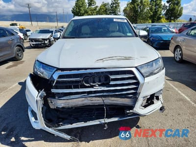 Piąte zdjęcie samochodu w środku: 2018 AUDI Q7 PREMIUM PLUS VIN:WA1LHAF75JD032057 - miniatura