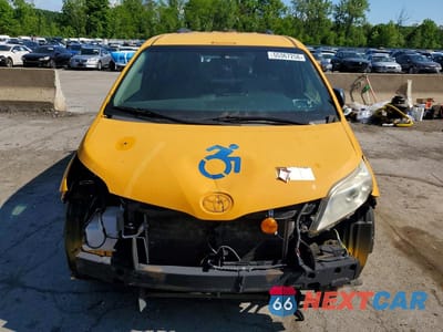 Piąte zdjęcie samochodu w środku: 2017 TOYOTA SIENNA LE VIN:5TDKZ3DC7HS886962 - miniatura