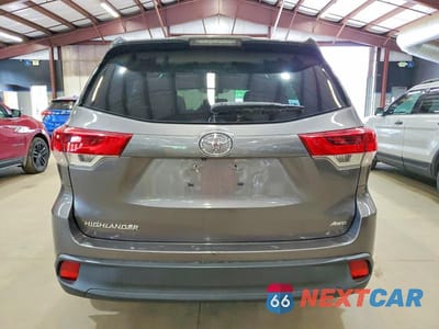 Zdjęcie 6 z 13 samochodu: 2019 TOYOTA HIGHLANDER LE VIN:5TDBZRFH1KS916654 - miniatura