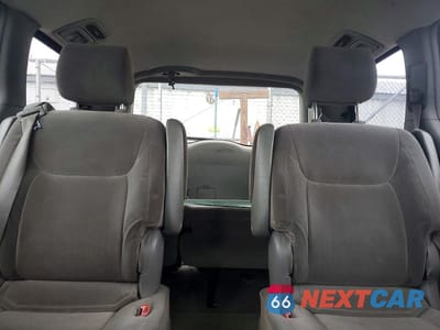 Zdjęcie 10 z 13 samochodu: 2004 TOYOTA SIENNA LE 7 PASSENGER VIN:5TDZA23C14S095550 - miniatura