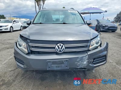 Piąte zdjęcie samochodu w środku: 2015 VOLKSWAGEN TIGUAN S VIN:WVGAV7AX2FW558573 - miniatura