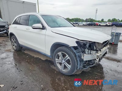 Czwarte zdjęcie samochodu z boku: 2017 MERCEDES-BENZ GLC 300 4MATIC VIN:WDC0G4KBXHF165347 - miniatura