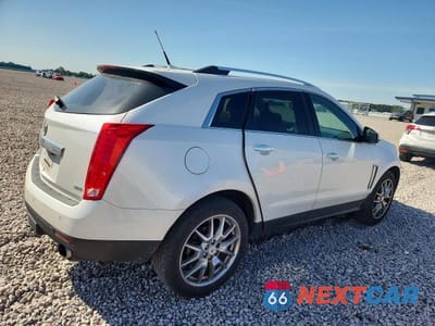 Trzecie zdjęcie samochodu z tyłu: 2013 CADILLAC SRX PERFORMANCE COLLECTION VIN:3GYFNDE39DS596482 - miniatura