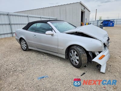 Czwarte zdjęcie samochodu z boku: 2001 MERCEDES-BENZ CLK 320 VIN:WDBLK65G31T091764 - miniatura