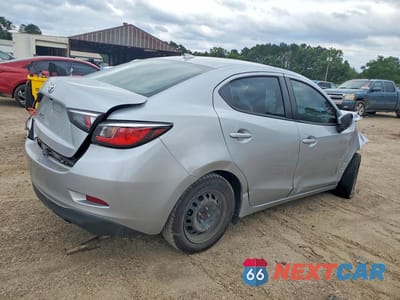 Trzecie zdjęcie samochodu z tyłu: 2019 TOYOTA YARIS L VIN:3MYDLBYV0KY528670 - miniatura