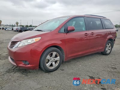 2017 TOYOTA SIENNA LE 5TDKZ3DC3HS880561 - główne zdjęcie licytacji z USA - miniatura
