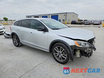 Czwarte zdjęcie samochodu z boku: 2016 VOLVO V60 CROSS COUNTRY PLATINUM VIN:YV4612HM3G1008136 - miniatura