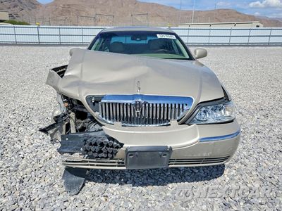 Piąte zdjęcie samochodu w środku: 2006 LINCOLN TOWN CAR DESIGNER VIN:1LNHM83V16Y608855 - miniatura